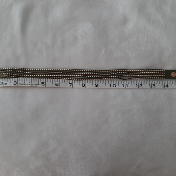 Suede green studded bracelet - Picture 3 of 3